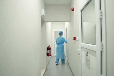 عزل الأمراض المعدية في مركز بارك فيو الدوحة